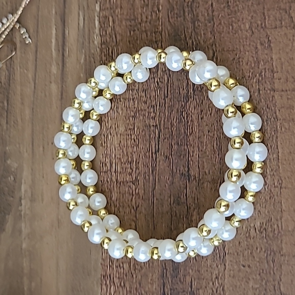 Pearl and Gold Memory Wire Bracelet